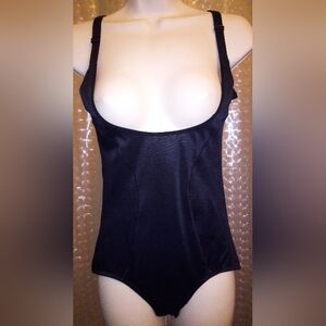 Jaclyn Smith One Piece Upper Body Shaper Size XL
